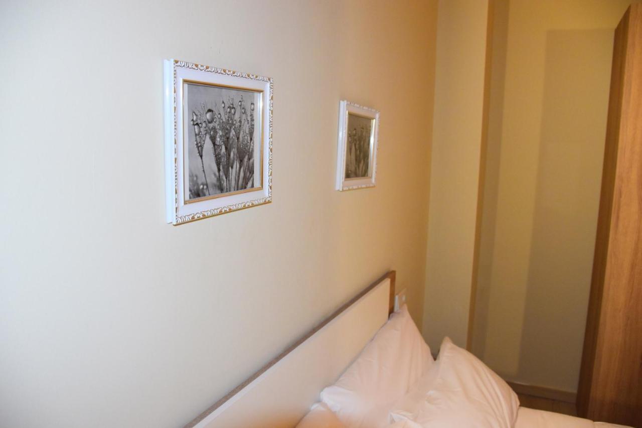 Apartamentos Giuliano Empuriabrava Buitenkant foto